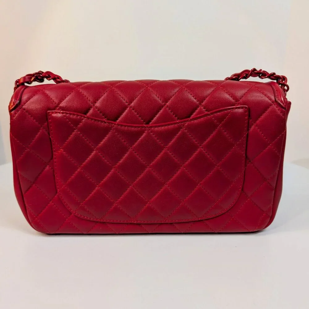 Chanel Rare Classic All-Red Flap Bag in Quilted Lambskin with Filigree CC - Picture 4 of 16